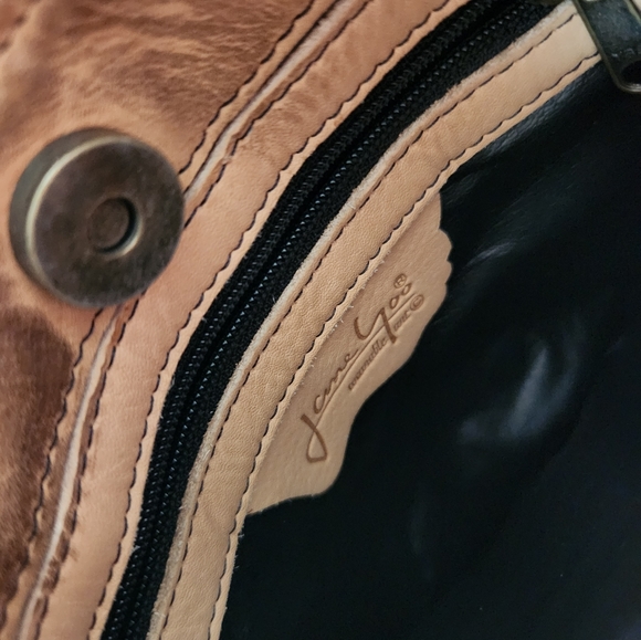 Jane Yoo Crossbody - Picture 4 of 9